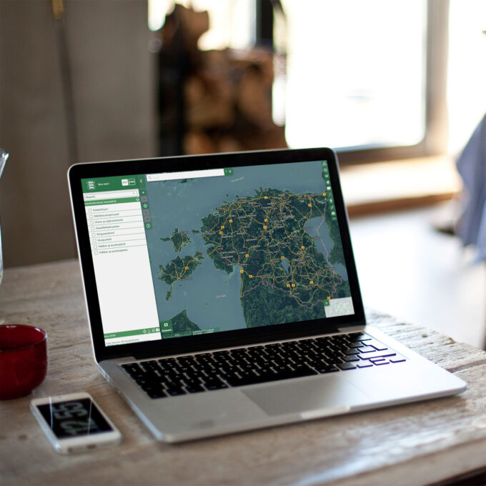 Sülearvuti, milles on avatud maaameti kaardirakendus